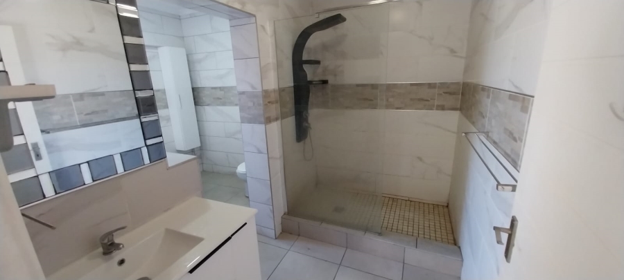 4 Bedroom Property for Sale in Beacon Bay Eastern Cape